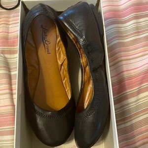 Brand new LUCKY BRAND flats. Size 7 in woman’s